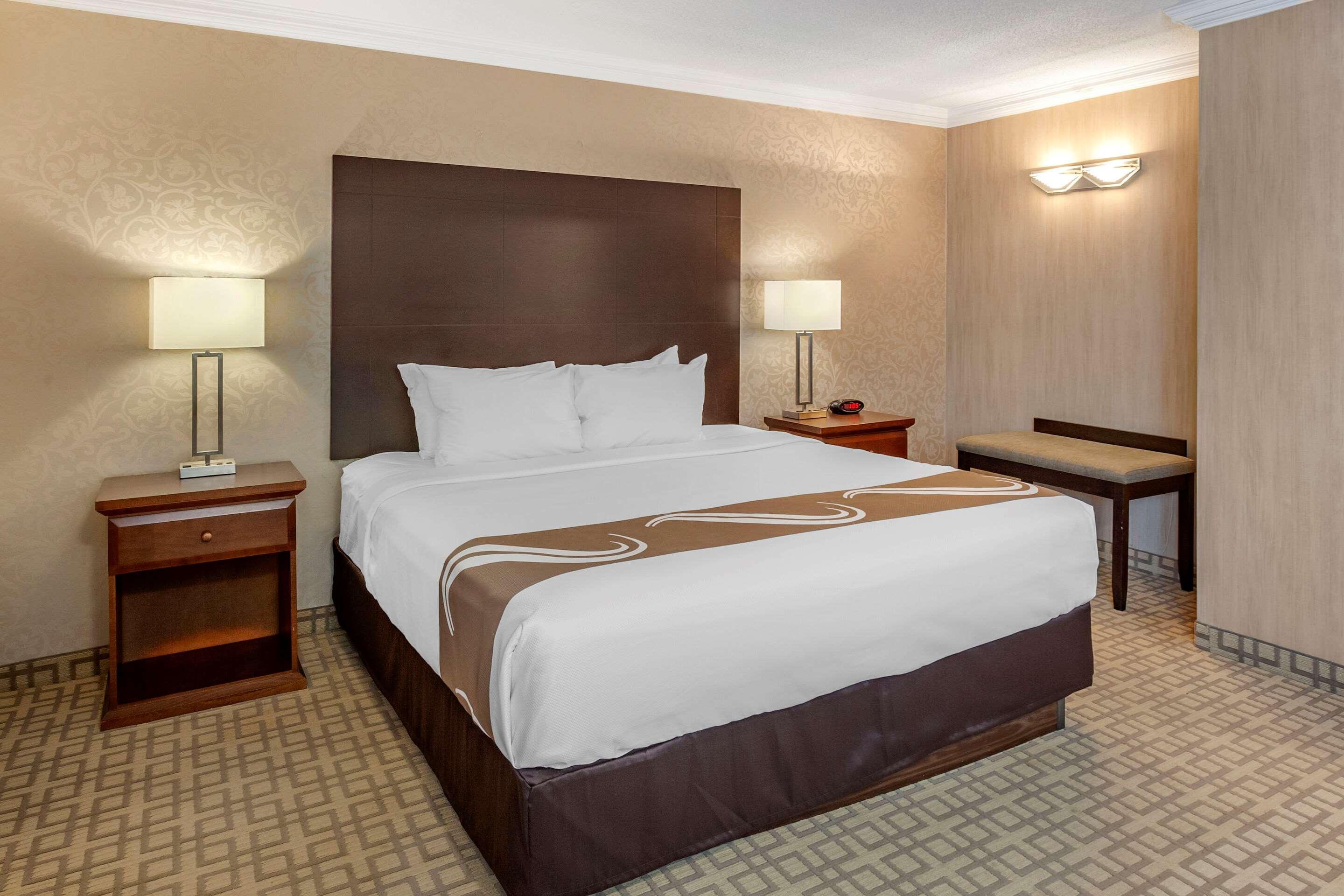 Quality Inn & Conference Centre Midland Extérieur photo