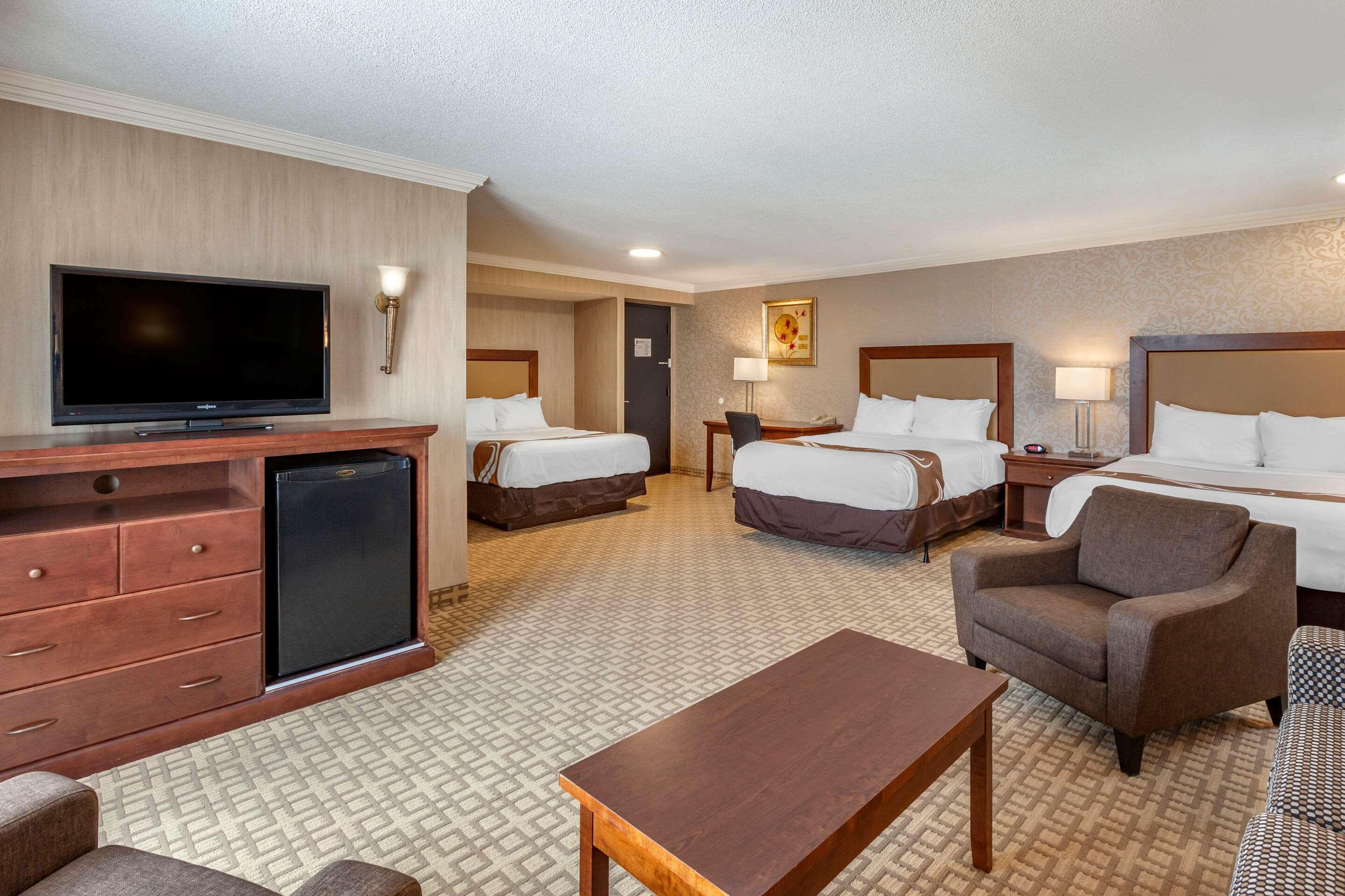 Quality Inn & Conference Centre Midland Extérieur photo