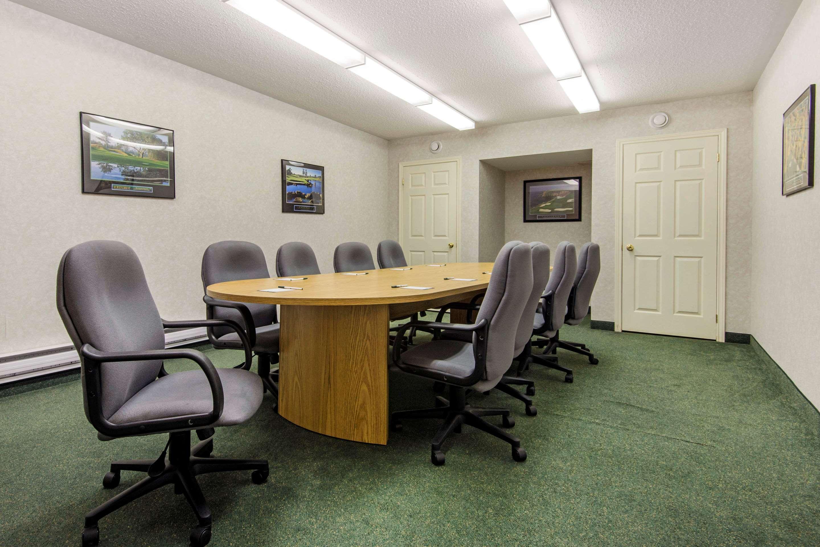 Quality Inn & Conference Centre Midland Extérieur photo