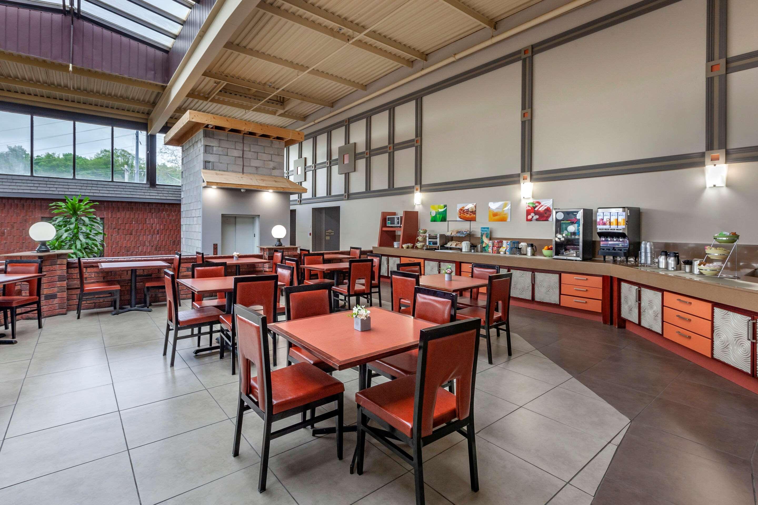 Quality Inn & Conference Centre Midland Extérieur photo