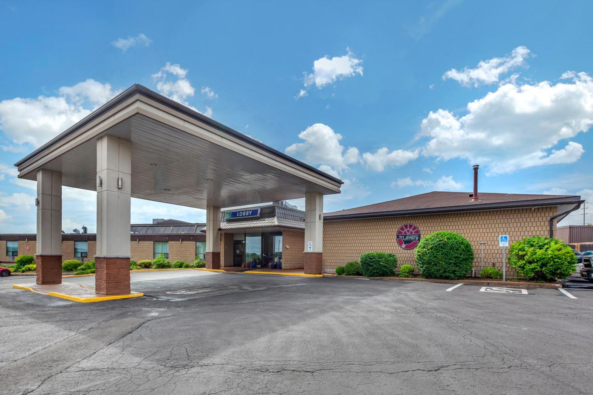 Quality Inn & Conference Centre Midland Extérieur photo