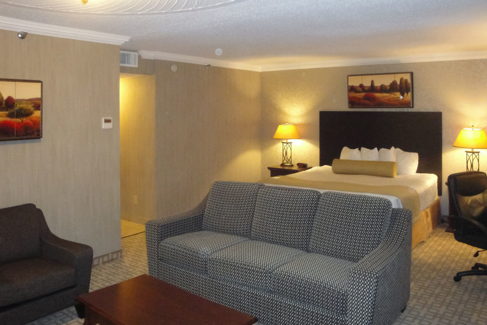Quality Inn & Conference Centre Midland Extérieur photo